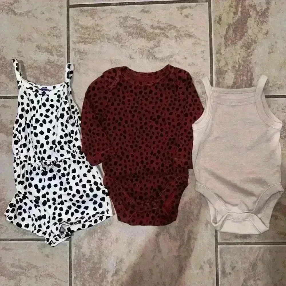 Old Navy set of 3 Baby Girl Bodysuits 0-3M